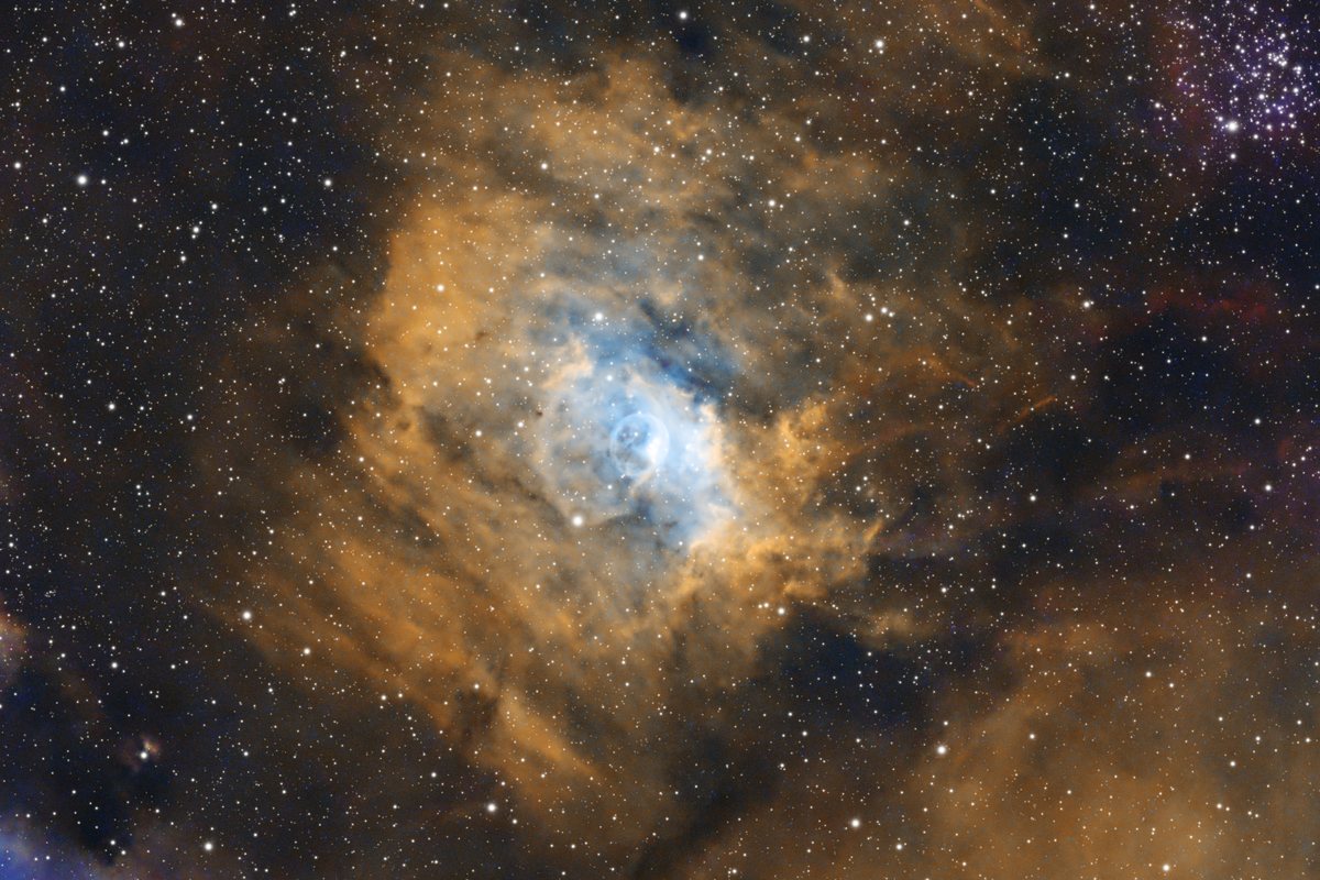 Mit Sternen: Ausschnitt um den Bubble-Nebel